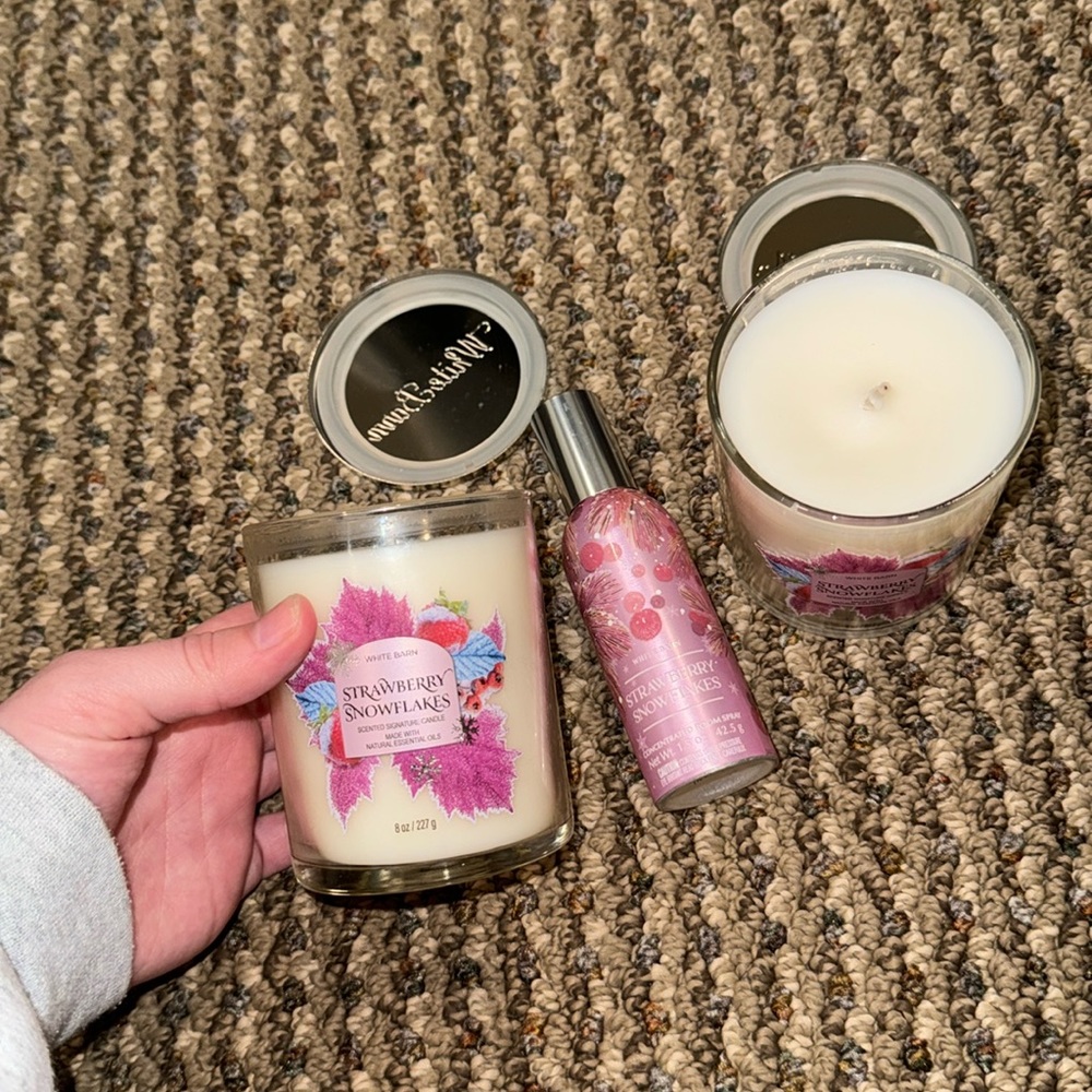 Set of B&BW Strawberry Snowflakes single wick candles and room spray
